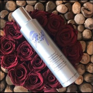 Monat Studio One dry shampoo